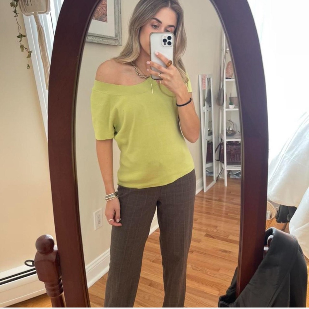Perfect vintage lime green blouse! 💚